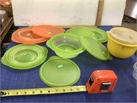 Four collapsible Tupperware bowls with lids