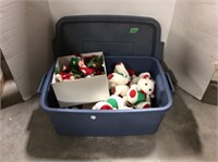 Rubbermaid Filled  With Christmas Tree Ornaments