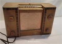 Wooden Westinghouse radio model H-130