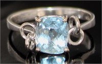 18kt Gold 1.88 ct Cushion Cut Aquamarine Ring