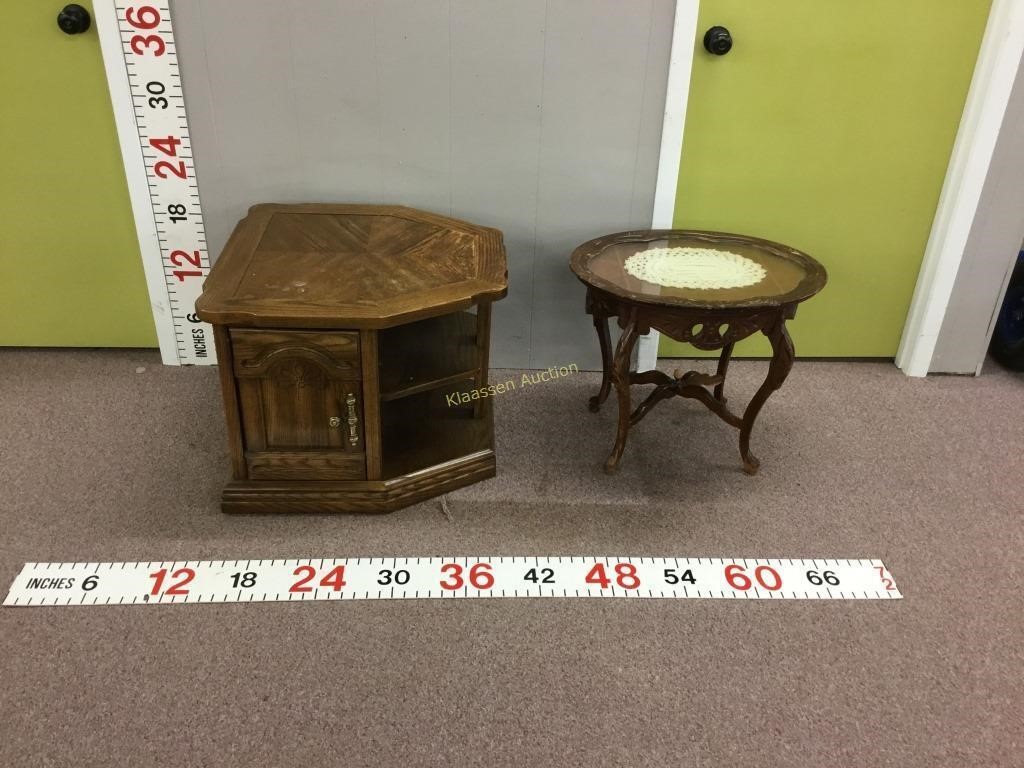 2 small end tables