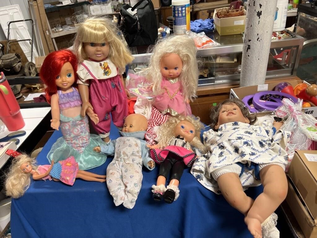 Lot of dolls