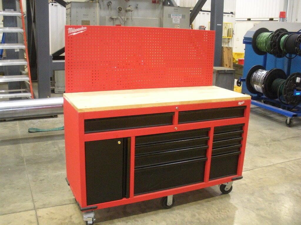 Milwaukee Tool Chest on Casters w/Retractable Back