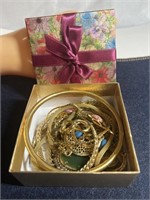 Gold tone Jewellery in Pretty Box