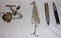 Vintage fishing lot w/ net needles.