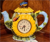 Really Cute 7" Teapot w/ Clock