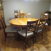 Oval table w/6 chairs & 6 leaves