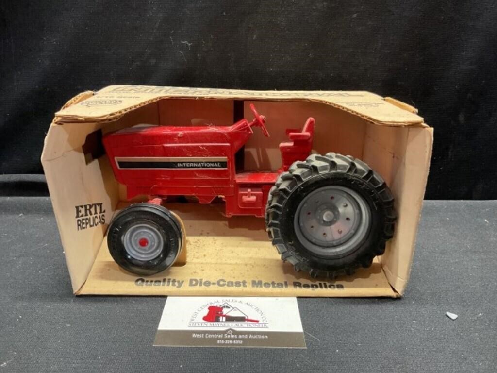 Ertl International Row Crop Tractor