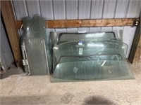 Lot of Assorted Auto-Glass