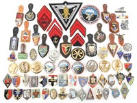 20TH C. FRENCH MILITARY BADGES & PATCHES LOT