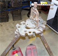 PIPE VISE ON STAND