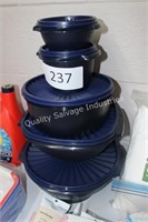 5- lidded tupperware