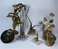 COLLECTION OF DECORATIVE OBJECTS