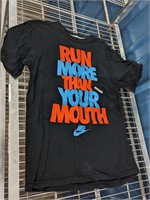 Sz medium men's Nike shirt