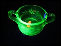 DEPRESSION GLASS SUGAR -- GLOWS UNDER UV