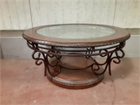 Coffee Table with Glass Top 39"x39" and 19" tal