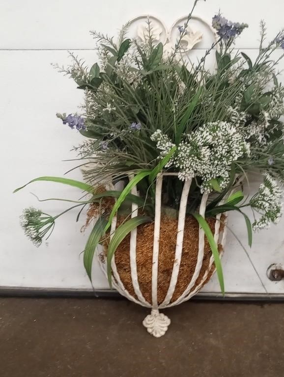 Wall hanging flower stand