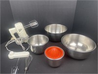 hand mixers with four stainless steel bowls