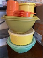Vintage Tupperware bowls, measuring cups, misc