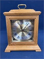 Vintage  Linden Quartz Mantle Clock Golden Oak