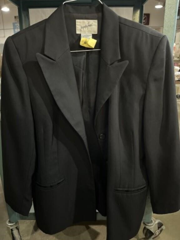 Jacqueline Ferrar suit jacket size 16