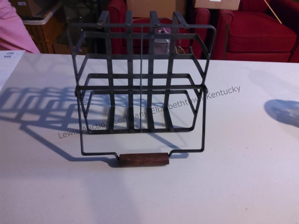 METAL BASKET WITH 4 CLEAR jars. With lids