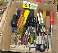 BOX LOT OF SCREW DRIVERS