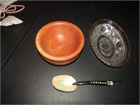 WOOD BOWL, GLASS OVAL BOWL AND SPOON