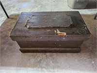 vintage tool box/trunk