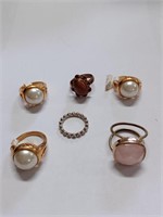 Costume Ring Lot to Include Faux Pearl Rings, Etc.