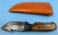 Damascus bladed knife, with wood handle and leathe