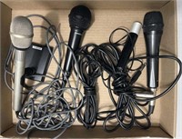 Flat of various Microphones