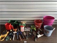 Outdoor Tools & Accessories, Buckets