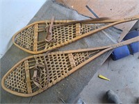 Good snow shoes 42 x 12"