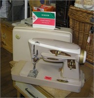 Antique Singer Slant-o-maticsewing machine