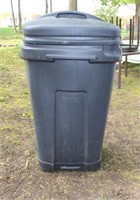 Scepter garbage on wheels with lid