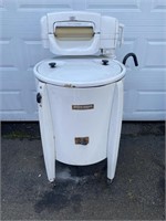 Vintage Speed Queen Wringer washer - Powers up
