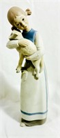LLADRO "GIRL WITH LAMB" (RETIRED)