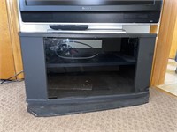 TV STAND 27" X 19" X 15"
