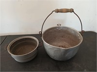 Aluminum pot with wood handle, other aluminum pan