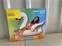 Giant Swan Float