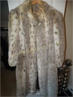 Style VI LTD. Fur? Coat size M-L