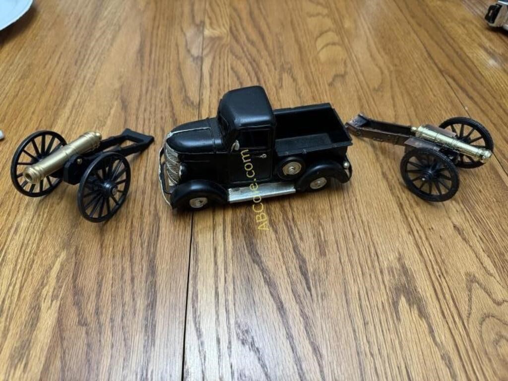 2- mini Civil War canons, black vintage pickup