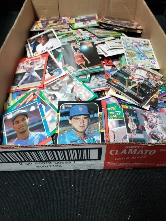 BOX LOT OF SPORTS CARDS