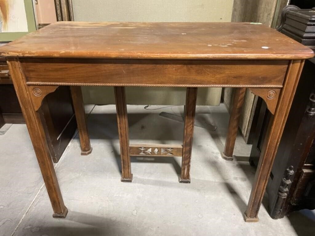 Small Vintage Table With 2 Leaves