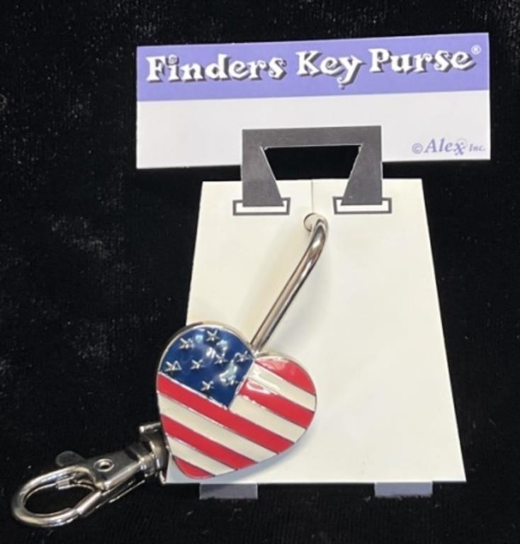 Finders key purse accessory - heart / flag