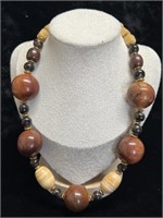 Chunky wooden beaded necklace; vintage