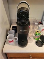Keurig, Metal Holder & Coffee Mugs