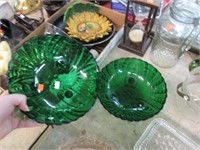 PAIR OF GREEN DEPRESSION GLASS BOWLS
