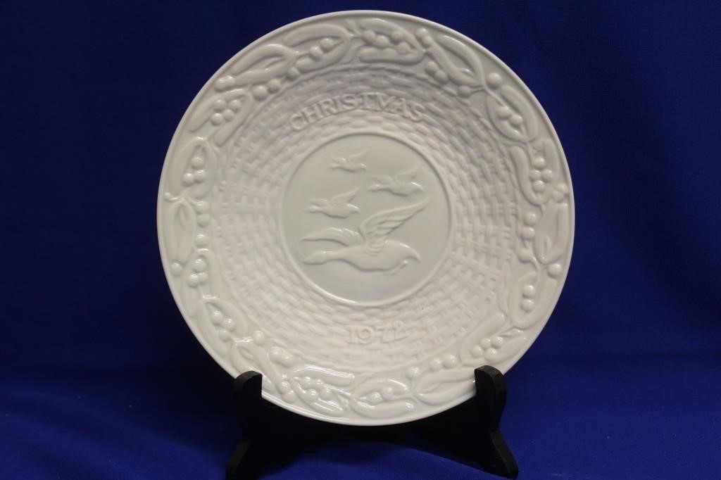 A Belleek 1972 Christmas Plate